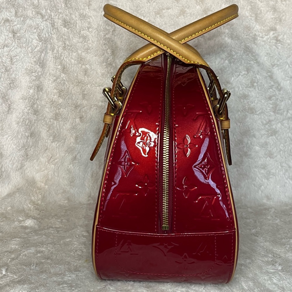 ♥️SOLD♥️ Louis Vuitton Summit Drive Vernis RED - Picture 2 of 12